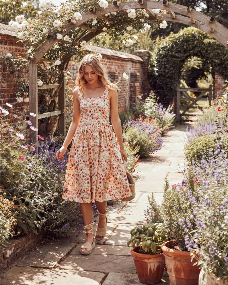 16 Dresses That Flatter Broad Shoulders Beautifully