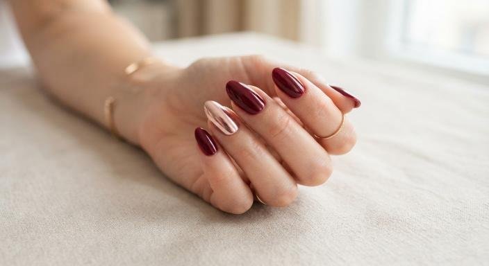 16 Rose Gold Burgundy Nails That Feel Luxurious
