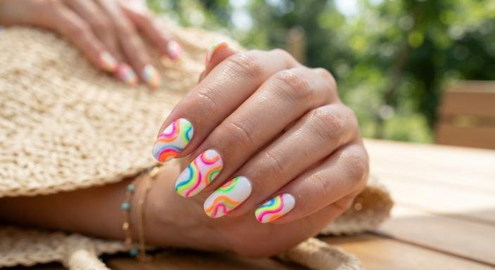 17 Swirl Nail Designs You’ll Want to Screenshot